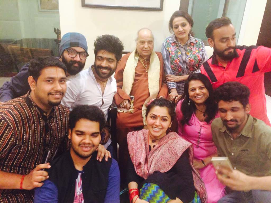 Indian Idol 9 Contestants meet living legend Pandit Jasraj!