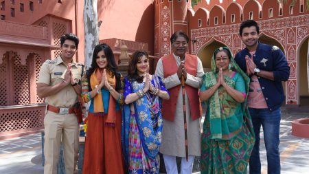 Kanika Maheshwari turns ‘tutor’ on the sets of Star Plus’ Tu Sooraj Main Saanjh Piyaji