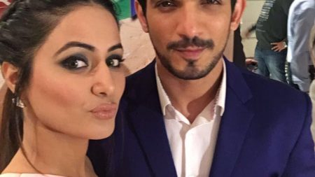 Hina Khan and Arjun Bijlani Spotted!