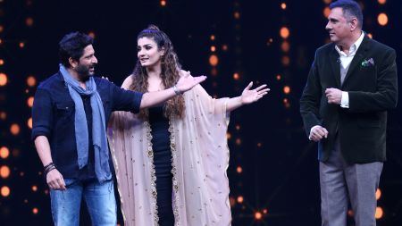 Raveena Tandon, Arshad Warsi and Boman Irani indulge in Shayari competition!