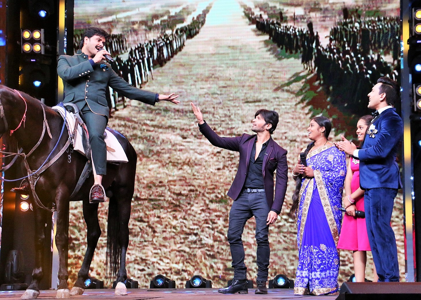 Javed Ali serenades Li’l Champs’ mummy from horseback