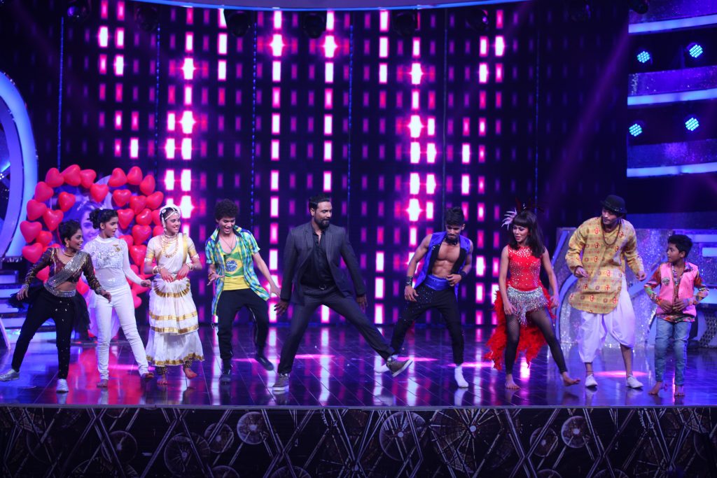 Remo D’Souza enthrals contestants and audiences on the set of Marathi Dance Reality show 2 MAD - 3