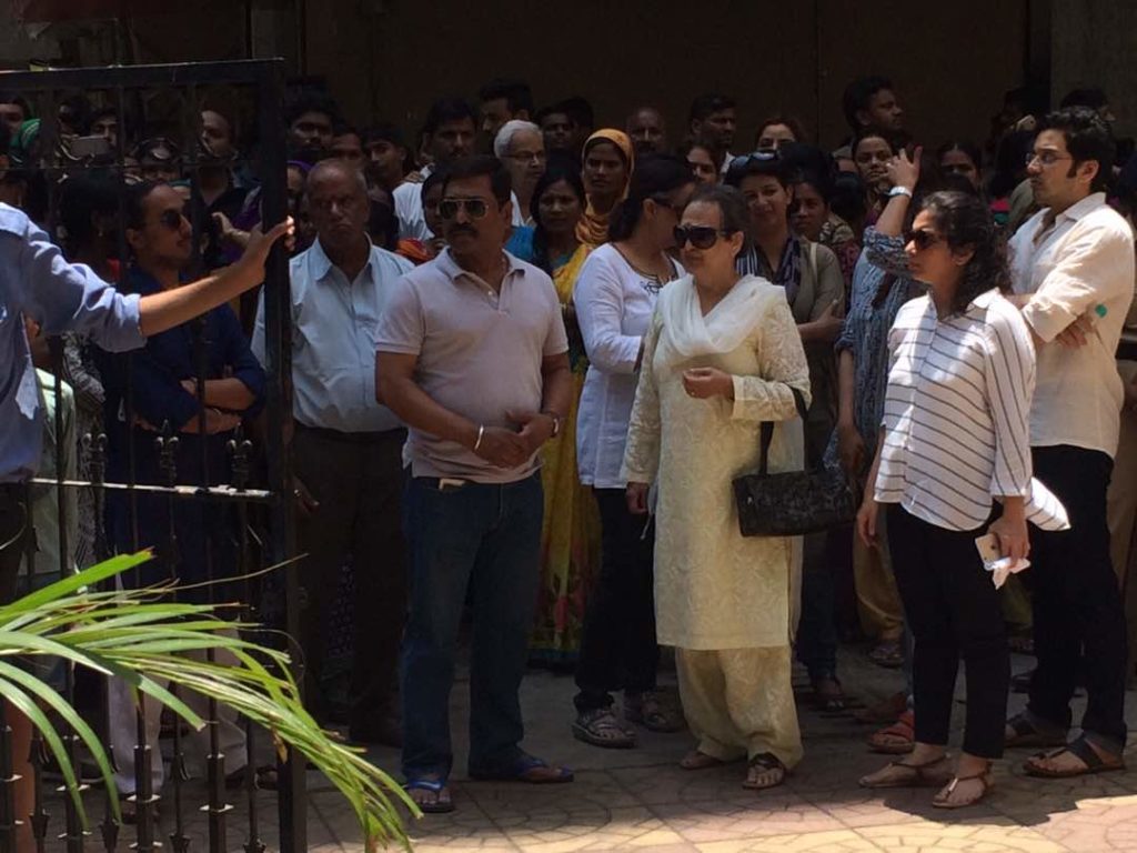 Funeral pics of Reema Lagoo - 8