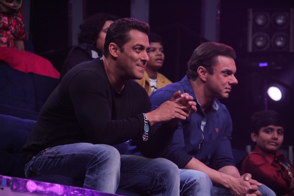 Salman Khan & Sohail Khan on Zee TV’s Sa Re Ga Ma Pa Li’l Champs - 0