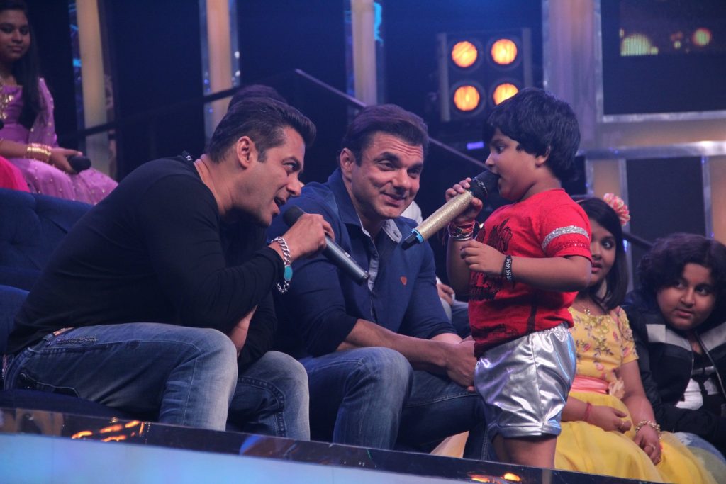 Salman Khan & Sohail Khan on Zee TV’s Sa Re Ga Ma Pa Li’l Champs - 3