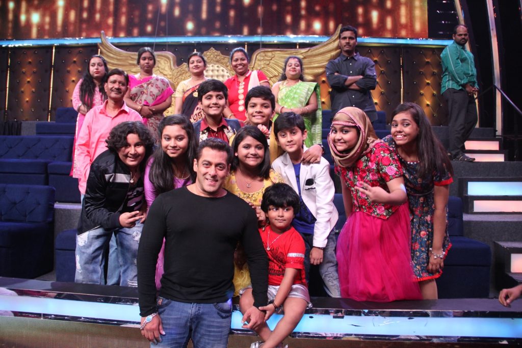 Salman Khan & Sohail Khan on Zee TV’s Sa Re Ga Ma Pa Li’l Champs - 6