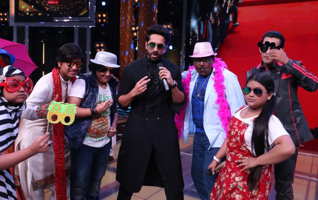 Parineeti Chopra and Ayushmann Khurana on ZEE TV’s Sa Re Ga Ma Pa Li’l Champs - 5