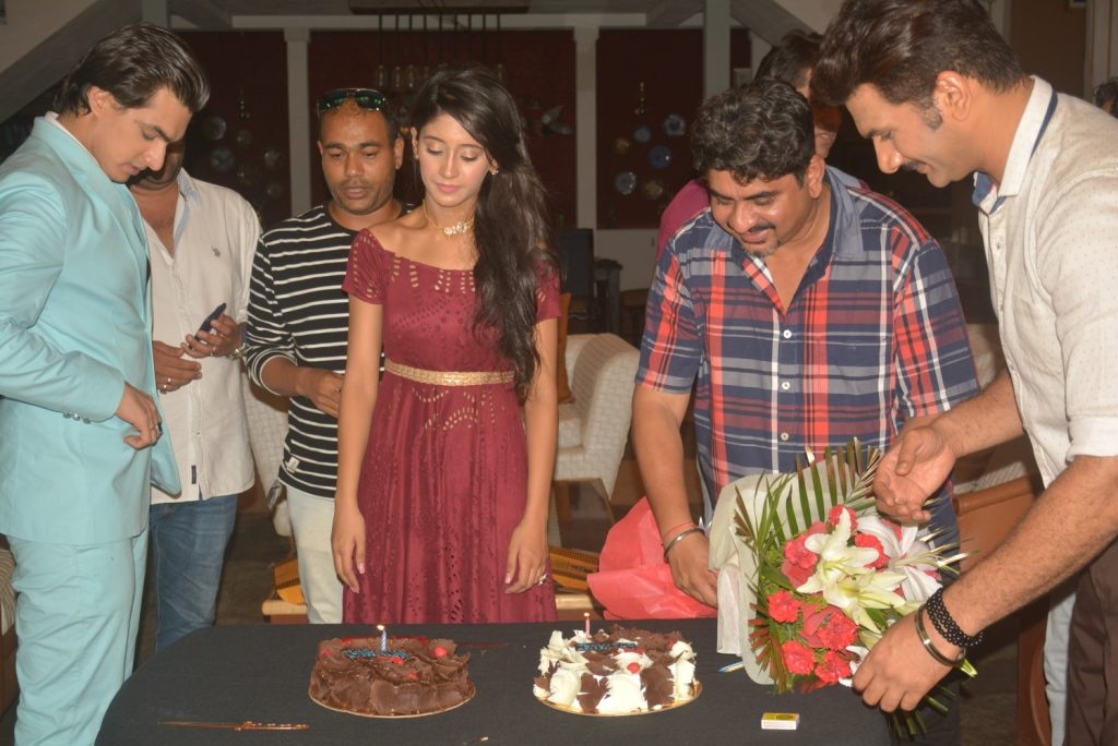 Yeh Rishta Kya Kehlata Hai team celebrates Shivangi Joshi’s birthday - 1