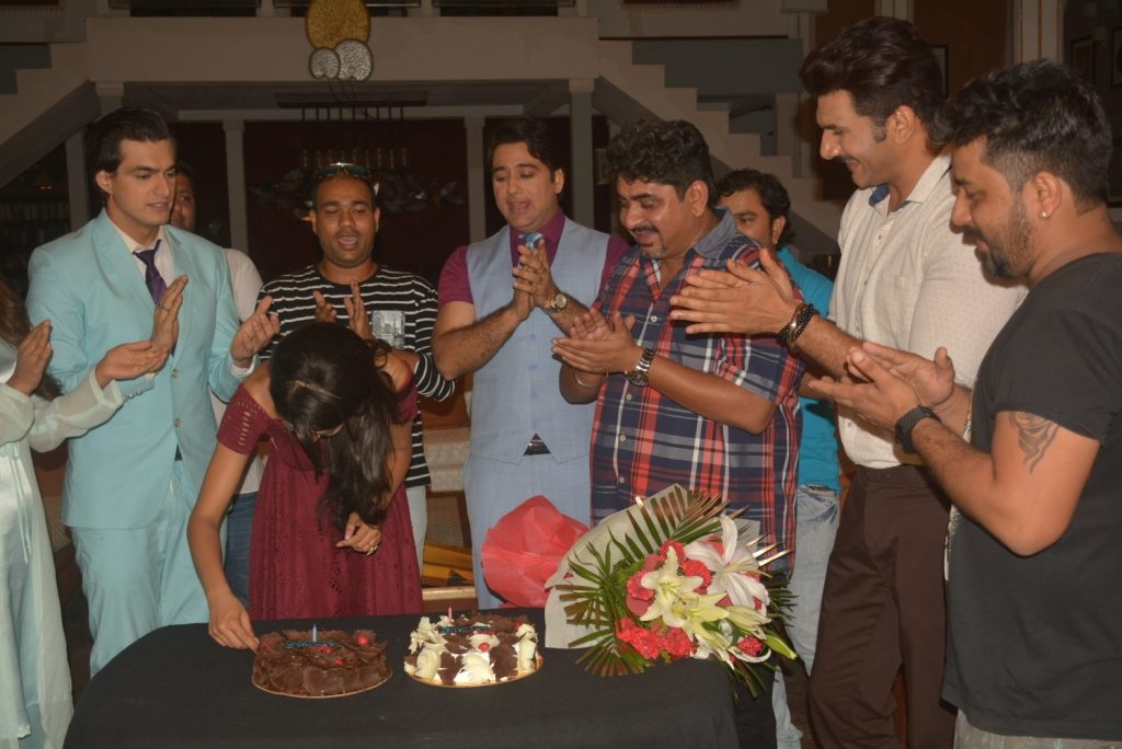 Yeh Rishta Kya Kehlata Hai team celebrates Shivangi Joshi’s birthday - 4