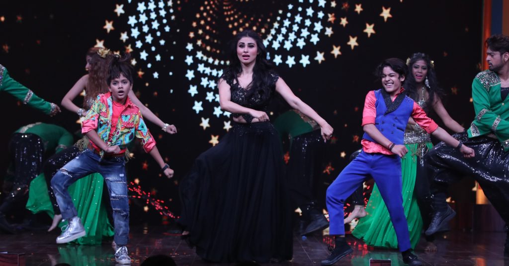 Dance Faceoff: Mouni Roy Vs Hina Khan Vs Rubina Dilaik: Who Is A Better Dancer Among Them? - 2