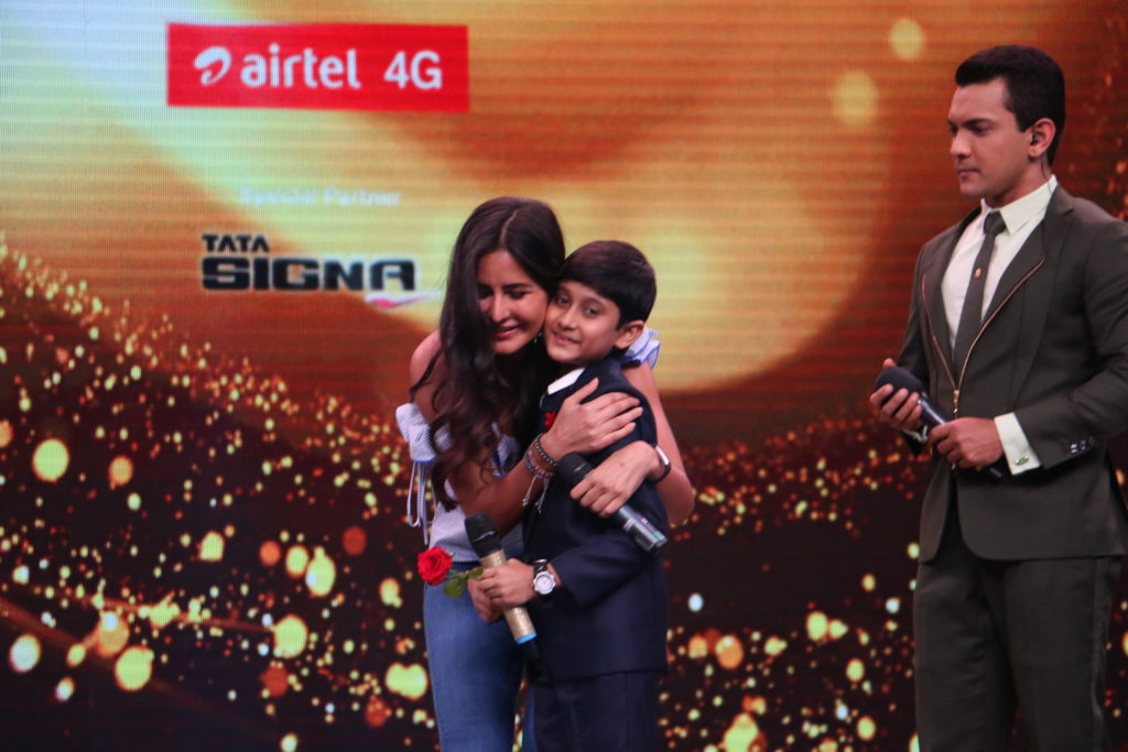 Ranbir Kapoor and Katrina Kaif on Sa Re Ga Ma Pa Li’l Champs on Zee TV - 3