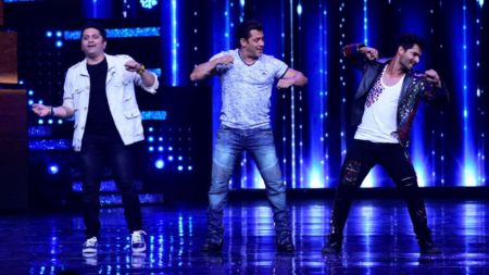 Nach Baliye cast & crew groove with Salman Bhai this week!