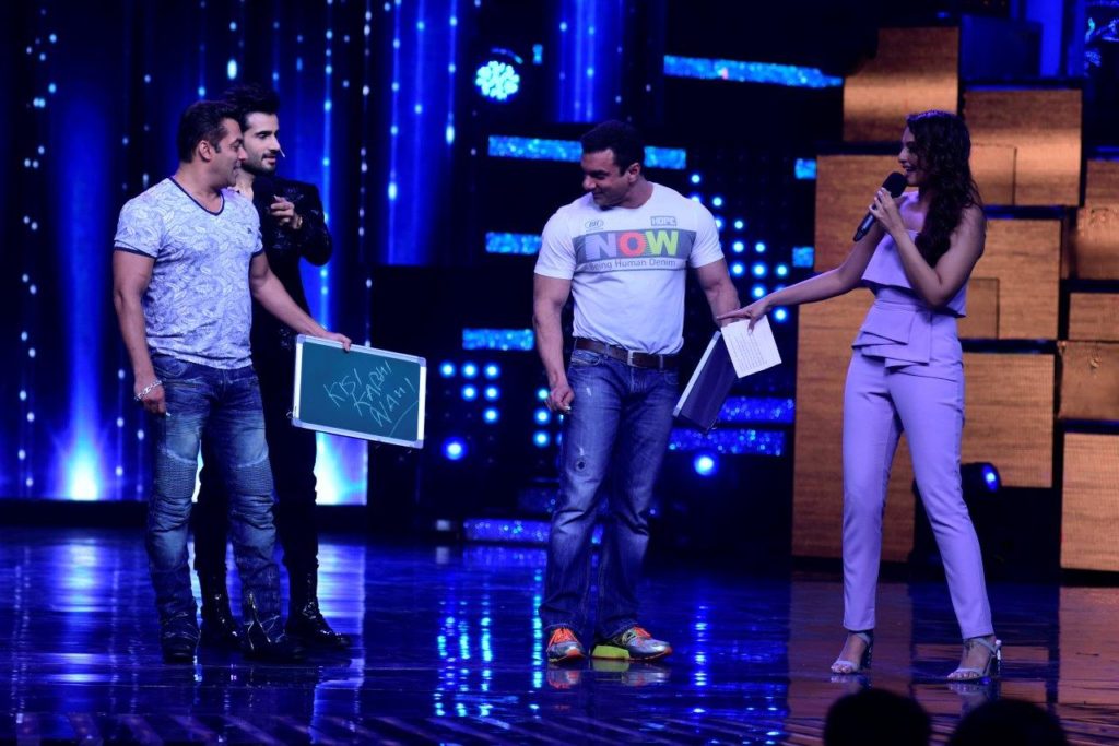 Nach Baliye cast & crew groove with Salman Bhai this week! - 16