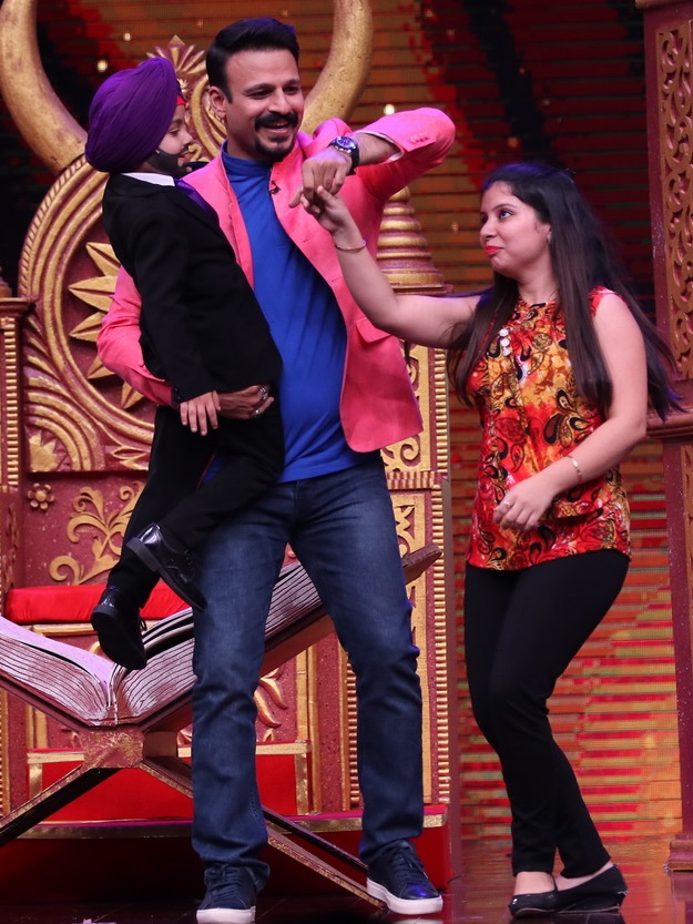 Baba Ramdev & Cast of Bank Chor on Sabse Bada Kalakar! - 7