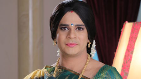 Jay Soni looks ‘adorable’ in his Aunty No.1 look