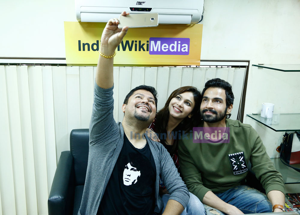 Bin Kuch Kahe team Shamata Anchan, Sameer Arora, Ram Kamal Mukherjee at IndianWikiMedia office - 10