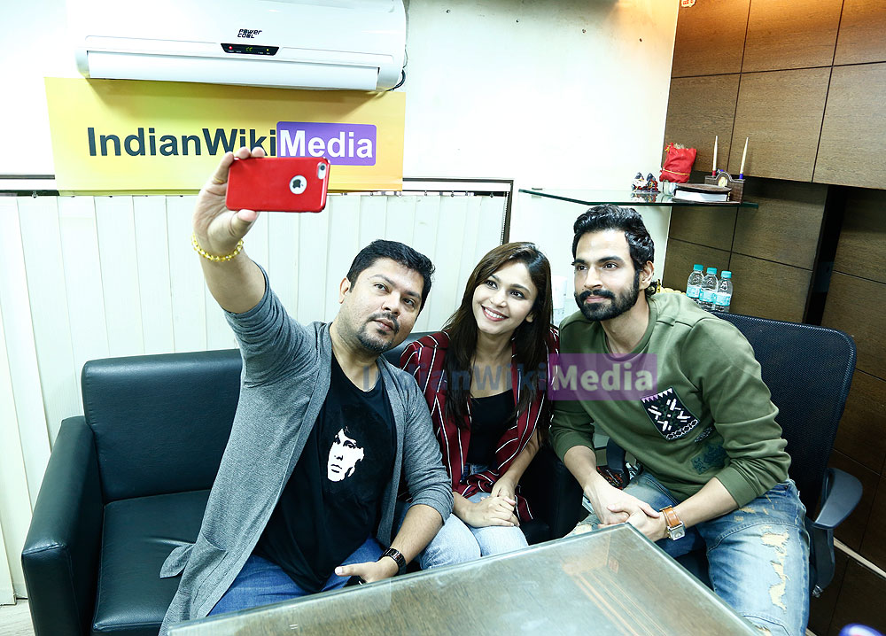 Bin Kuch Kahe team Shamata Anchan, Sameer Arora, Ram Kamal Mukherjee at IndianWikiMedia office - 8