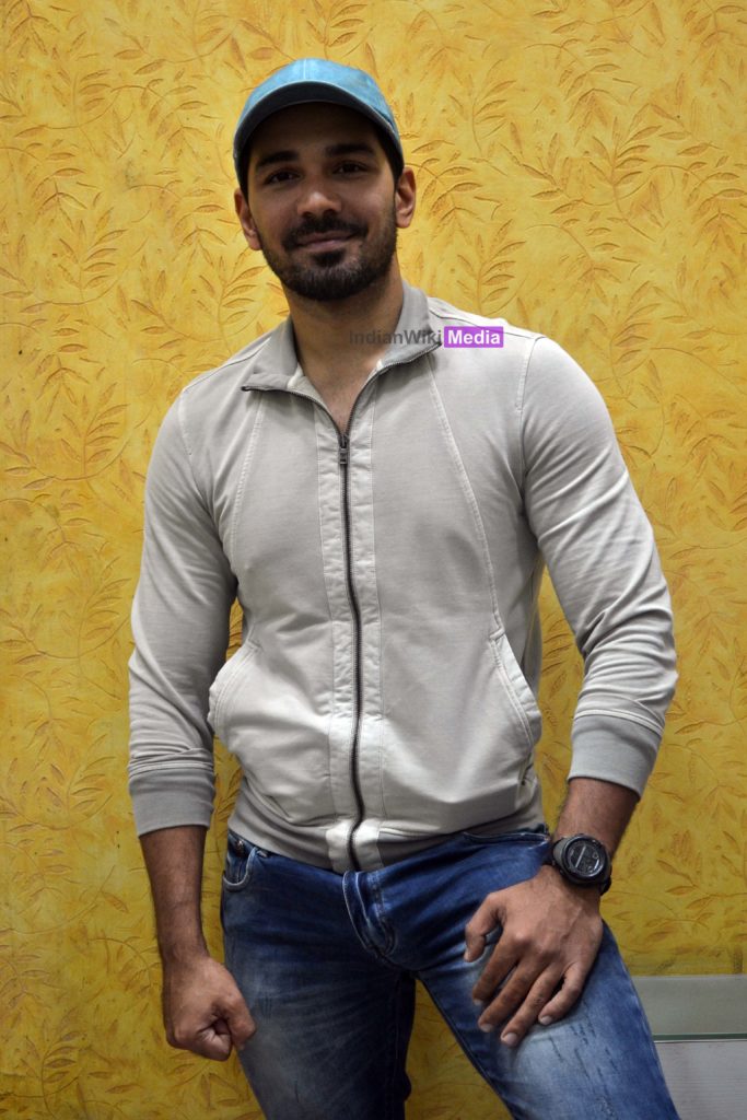 Abhinav Shukla smiles post FB Live with IndianWikiMedia - 0