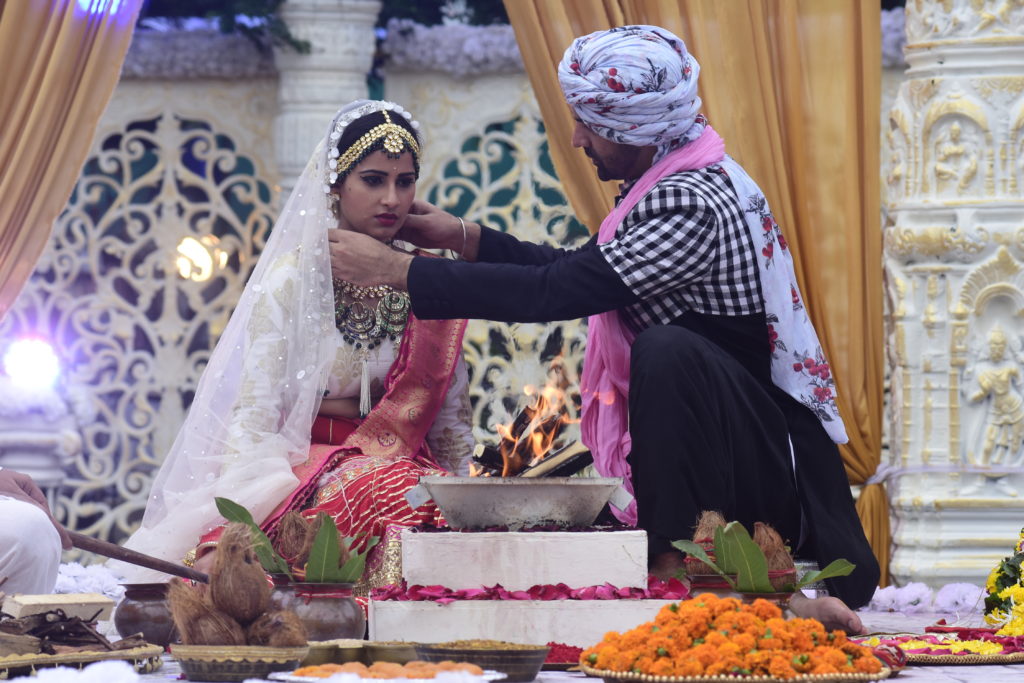 Filmy wedding for Advay and Chandni in Iss Pyaar Ko Kya Naam Doon - 0