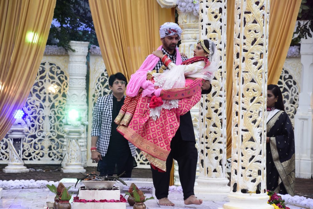 Filmy wedding for Advay and Chandni in Iss Pyaar Ko Kya Naam Doon - 4