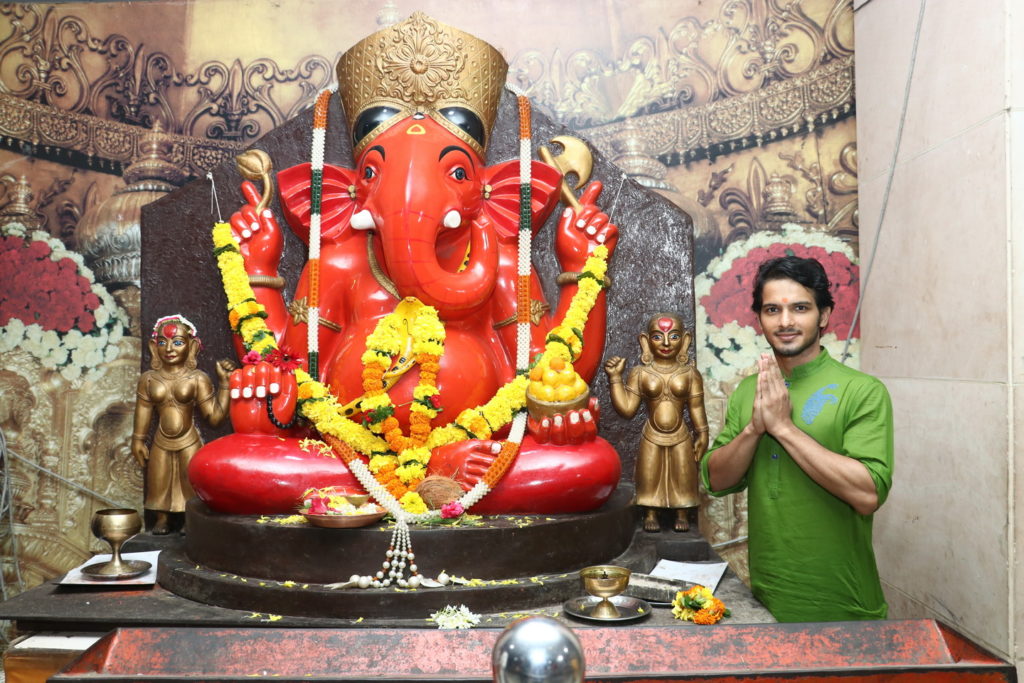 Sony TV’s Vighnaharta Ganesh star-cast visit Siddhivinayak temple to seek blessings - 1