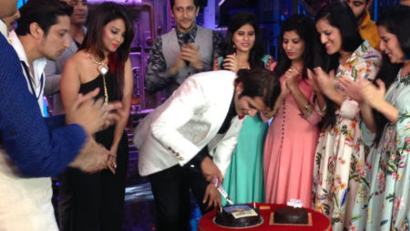 Karanvir Bohra’s birthday celebrations on the sets of India’s Best Judwaah