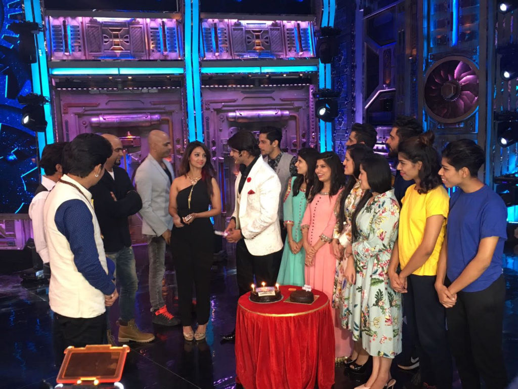 Karanvir Bohra’s birthday celebrations on the sets of India’s Best Judwaah - 5