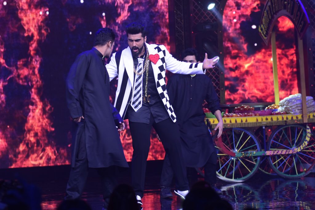 Farhan Akhtar and Arjun Kapoor on Farah Khan’s show Lip Sing Battle - 4