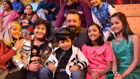 Sanjay Dutt meets the contestants of SaReGaMaPa Li’l Champs