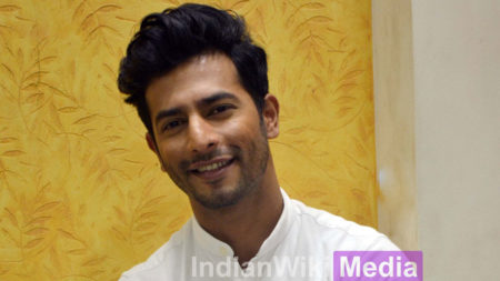 Sehban Azim poses after a fun LIVE chat with IndianWikiMedia