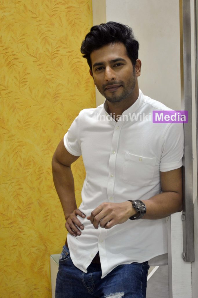 Sehban Azim poses after a fun LIVE chat with IndianWikiMedia - 5