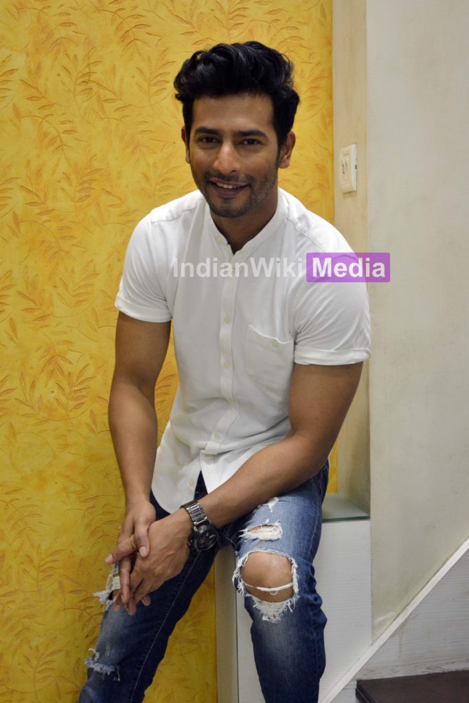 Sehban Azim poses after a fun LIVE chat with IndianWikiMedia - 4