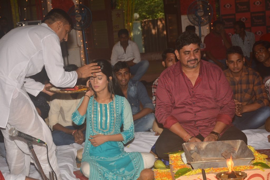 Hawan and cake cutting ceremony on the sets of Yeh Ristha Kya Kehlata Hai - 14