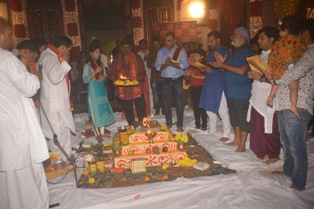 Hawan and cake cutting ceremony on the sets of Yeh Ristha Kya Kehlata Hai - 11