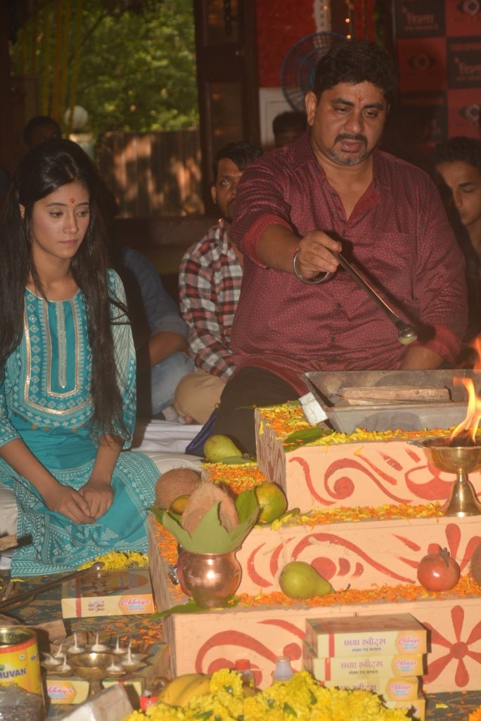 Hawan and cake cutting ceremony on the sets of Yeh Ristha Kya Kehlata Hai - 19