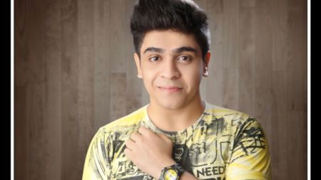 Jay Thakkar comes of age in Amazon Prime’s web-series Laakhon Mein Ek