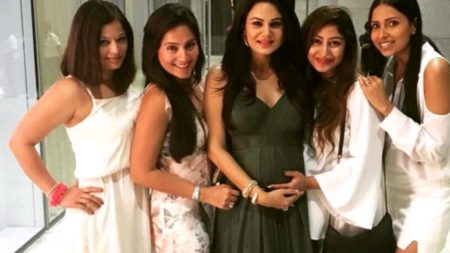 Aanchal Kumar to become a mother soon