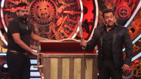 Bigg Boss 11 Day 13: Salman Khan’s ‘Katghara Vaar’ takes its toll!!