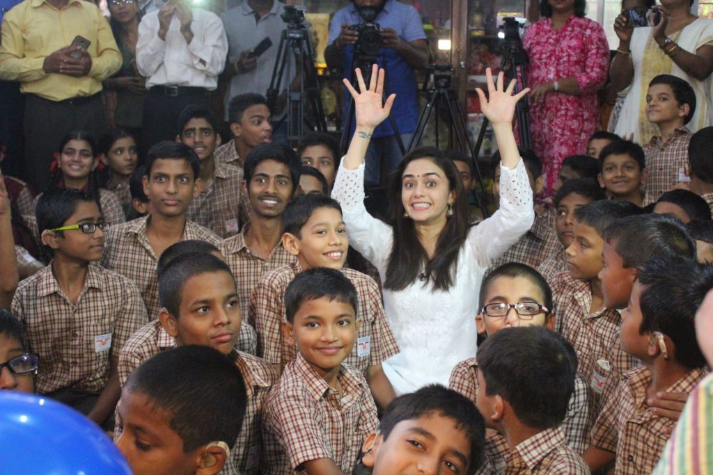 Amruta Khanvilkar celebrates birthday with special kids - 7