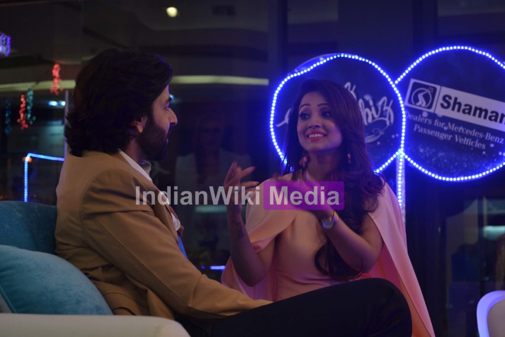 Fun time: Shashank Vyas and Adaa Khan on the set of Showbiz With Vahbiz - 1