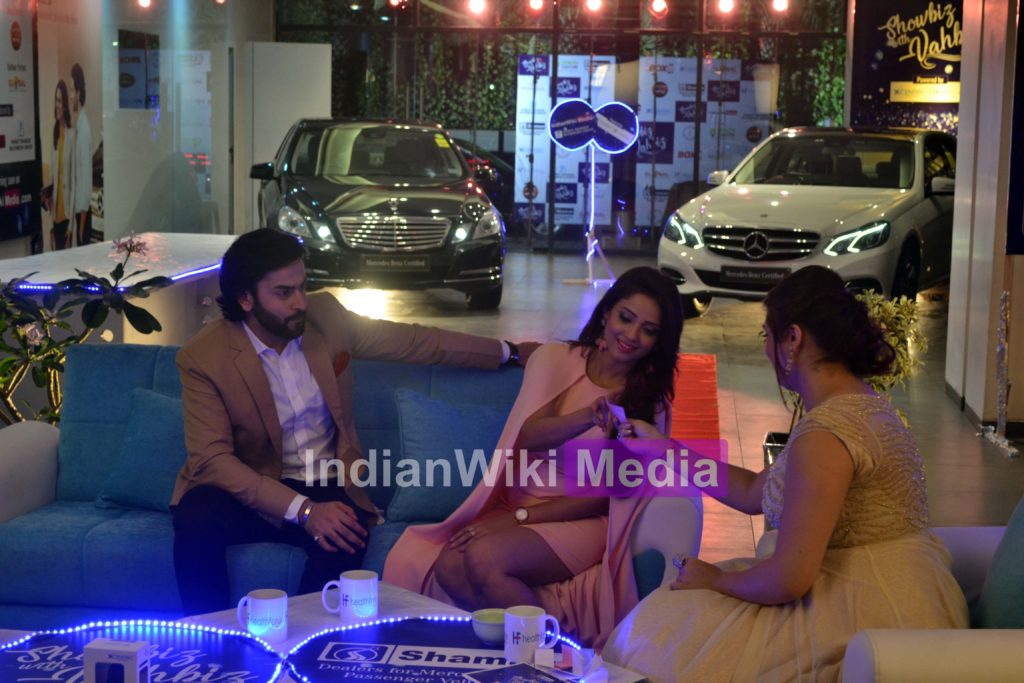 Fun time: Shashank Vyas and Adaa Khan on the set of Showbiz With Vahbiz - 3