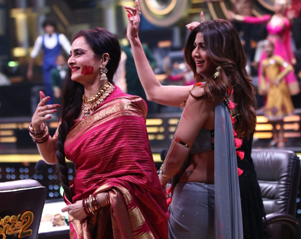 Legendary actress Rekha grace the set of Super Dancer Chapter 2 - 0