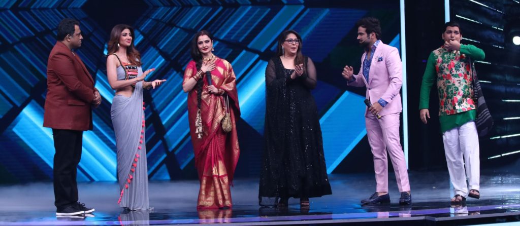 Legendary actress Rekha grace the set of Super Dancer Chapter 2 - 1