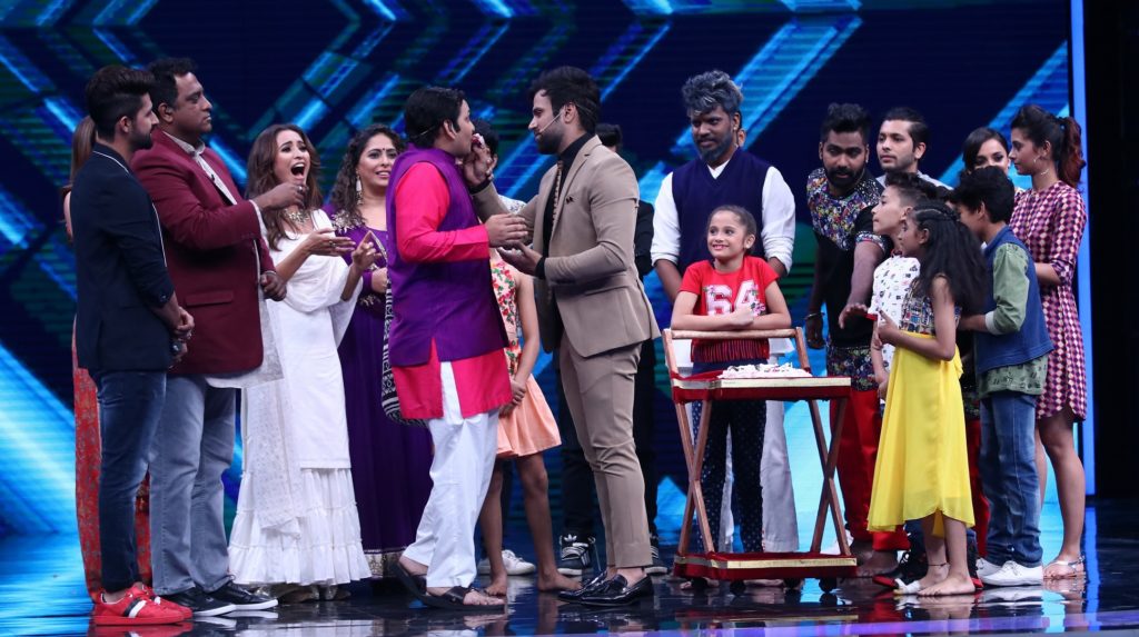 Rithwik Dhanjani’s birthday celebration on the set of Super Dancer Chapter 2 - 4