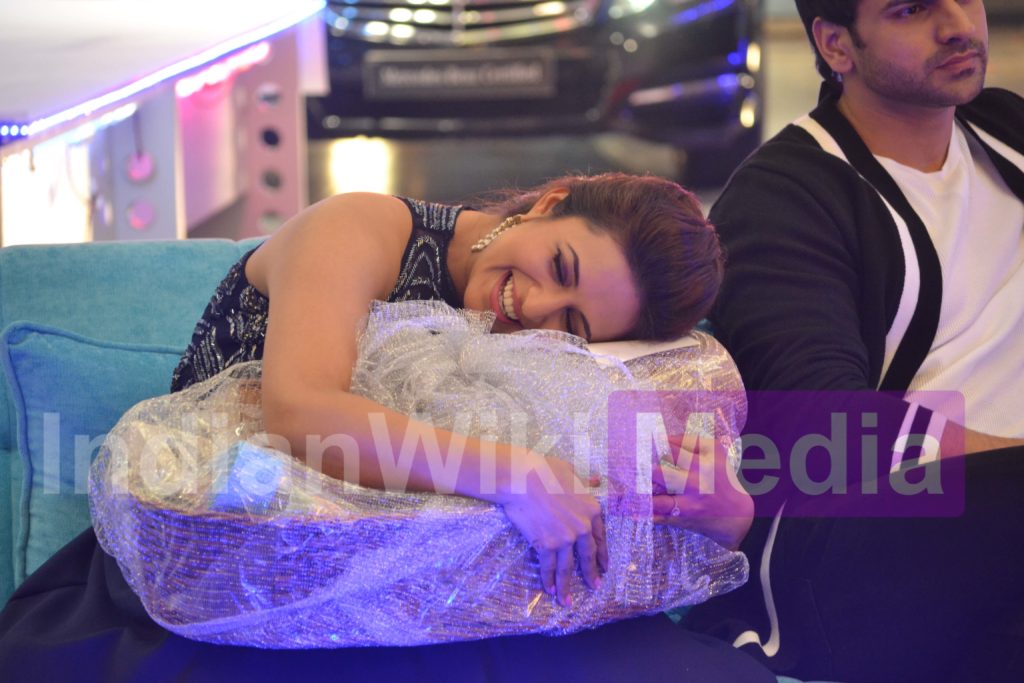 Vivek and Divyanka’s candid moments on the set of Showbiz With Vahbiz - 1