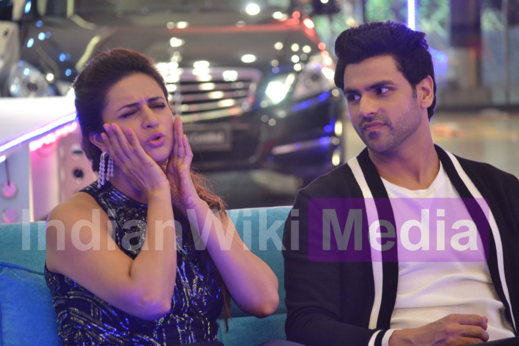 Vivek and Divyanka’s candid moments on the set of Showbiz With Vahbiz - 4