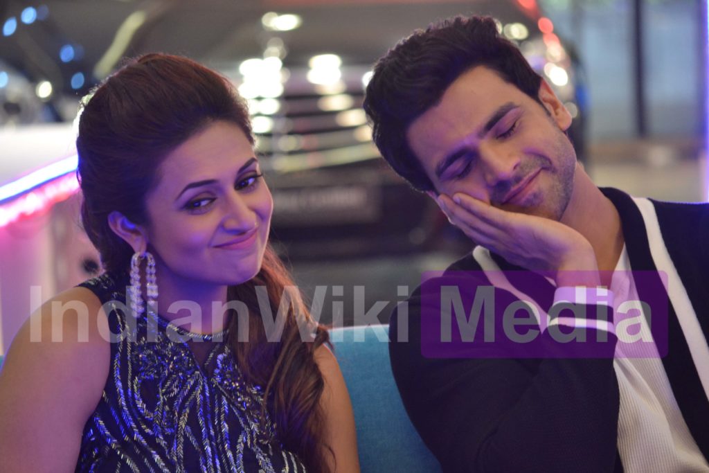 Vivek and Divyanka’s candid moments on the set of Showbiz With Vahbiz - 5