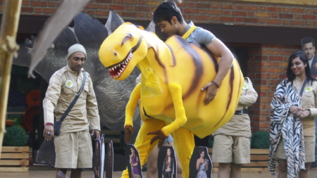 Dinosaurs to choose the next Captain in the Bigg Boss house!!