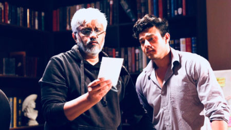 Vikram Bhatt is a realistic actor: Aniruddh Dave