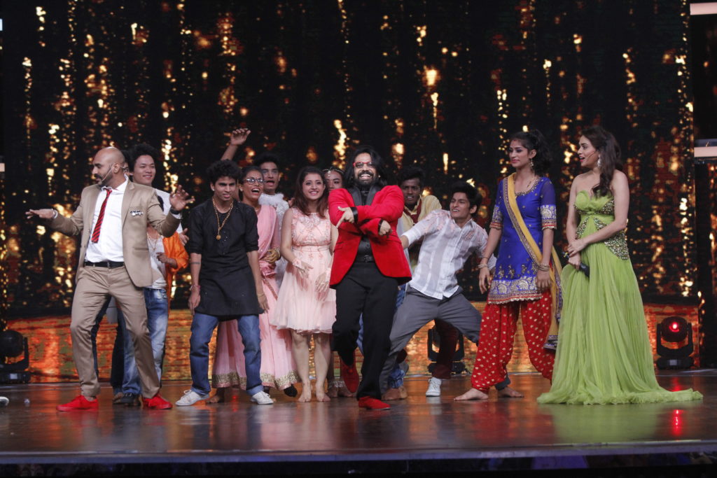 Mithun Da, Marzi Pestonji and Mudassar Khan grace the stage of Dance India Dance 6 - 0